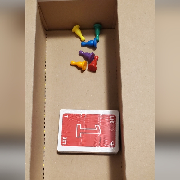 10/$30 like new sexy secrets game - Picture 3 of 5